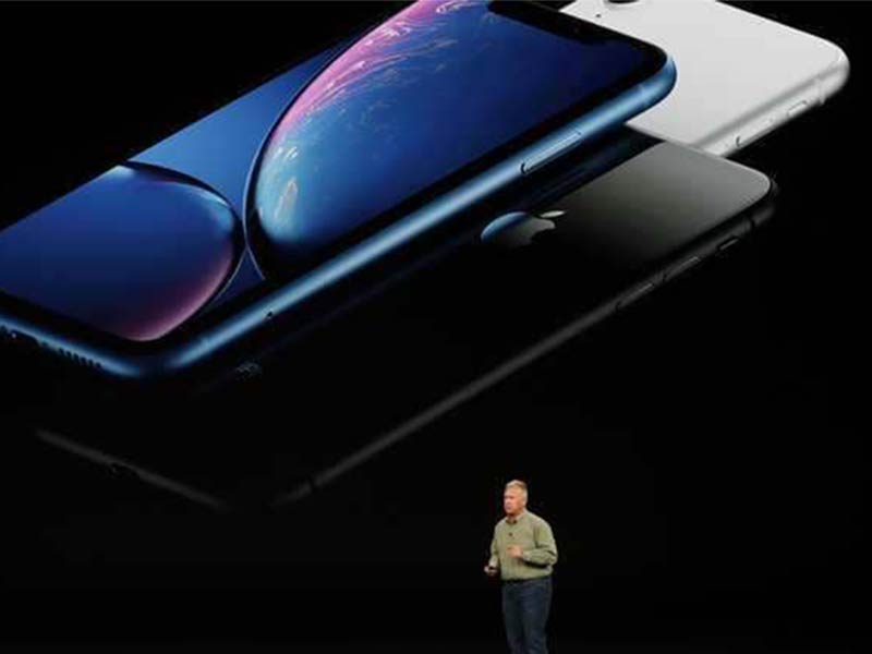 اضغط لمشاهدة الصور: أيفون XR .. شاشة كبيرة وألوان متنوعة